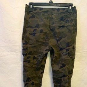 Camouflage Pants.  Unisex pants. Old Navy Brand. XL 14-16